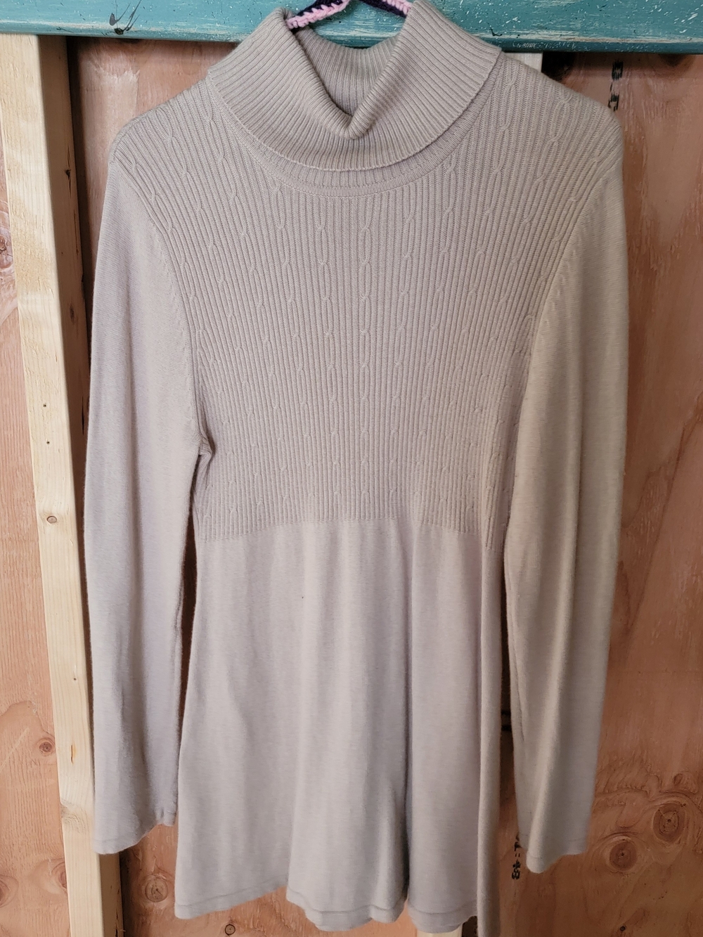 Escapade Turtleneck Cable Yoke Women's Sweater - Beige